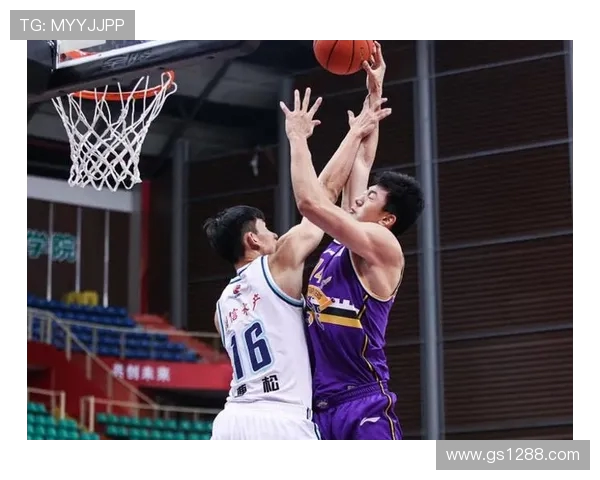 杰曼弧顶撤步超远三分命中助北京领先8分迫使辽宁暂停 杰曼弧顶撤步超远三分命中助北京领先8分迫使辽宁暂停